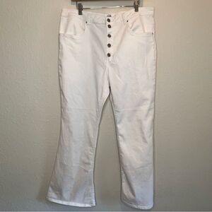 Refuge denim 🍓 high rise flare white jeans 🍓 button fly 🍓 size 13